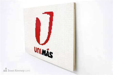 Sean Kenney's art with LEGO bricks : Unimas logo