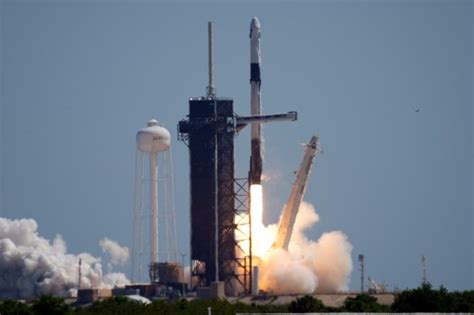 Hawthorne-based SpaceX launches first private mission to International ...