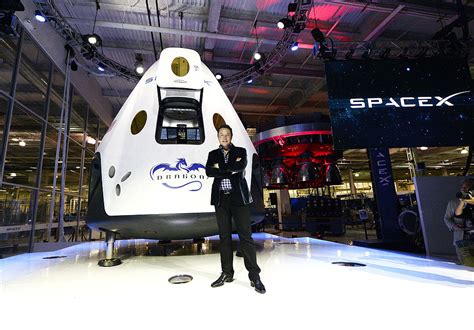 Elon Musk Really Thinks That SpaceX Can Send Humans to the Moon 'Sooner ...