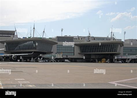 Oliver tambo international airport hi-res stock photography and images - Alamy