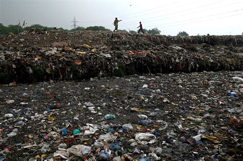 India bans many single-use plastics to tackle waste