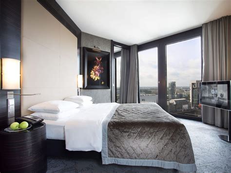 Luxury rooms and suites | View Rooms | Hyatt Regency Dusseldorf