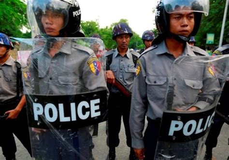 Myanmar Says Police Attacked as Western Fighting Displaces Thousands - Other Media news - Tasnim ...