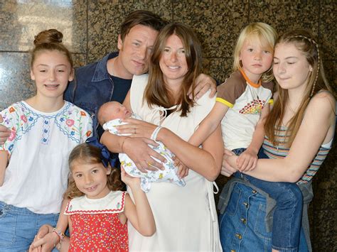 Jamie Oliver and wife Jools welcome son after natural delivery where ...