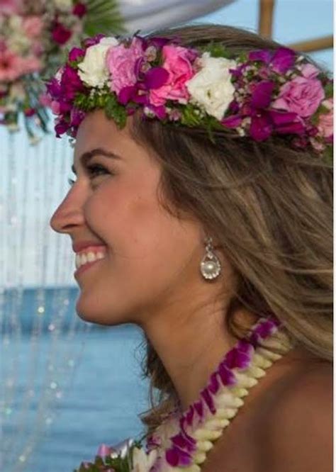 Hawaii Wedding Flowers: White, Purple, Pink Haku Lei