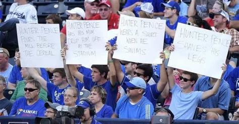 34 Funny Fan Signs at Baseball Games