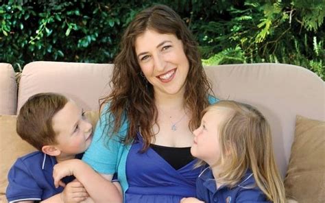 Is Mayim Bialik an anti-vaxxer? It's complicated... | The Times of Israel