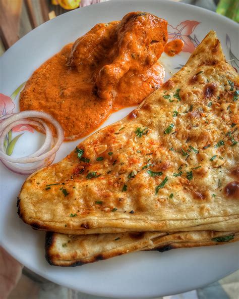 Butter chicken and garlic naan [OC][1275X4350] | Snap food, Food, Food drink photography