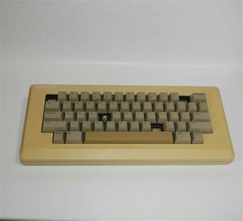 Used Apple M0110 Keyboard 1984 Original Apple Macintosh 128K and Mac ...