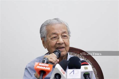 Mahathir accuses Anwar of shutting down critics | New Straits Times ...