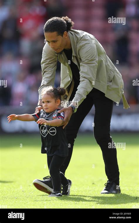 Southampton's Virgil van Dijk with daughter Nila Stock Photo: 141984145 ...