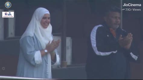 Sarfaraz Khan's wife's emotional reaction after he scores first runs for India | Crickit