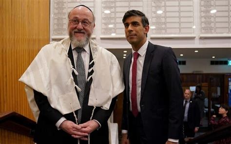 UK's Sunak vows solidarity with Israel at synagogue as dueling rallies held in London | The ...