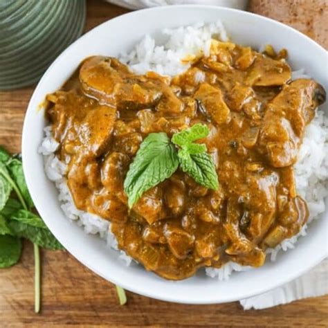 Mushroom Curry | Vegan Indian Dish | Oh My Veggies