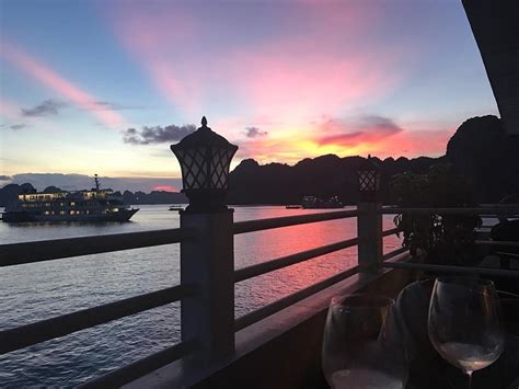 Halong Bay Sunset and Sunrise: How Best to Capture? | Halong Hub