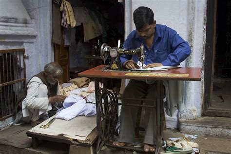 File:India - Varanasi tailor sewing machine - 1096.jpg - Wikimedia Commons