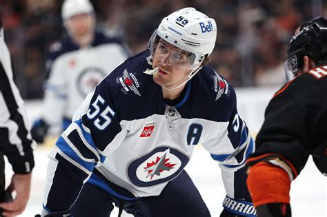 Mark Scheifele Injury: Why did Winnipeg Jets captain exit game against Blackhawks?