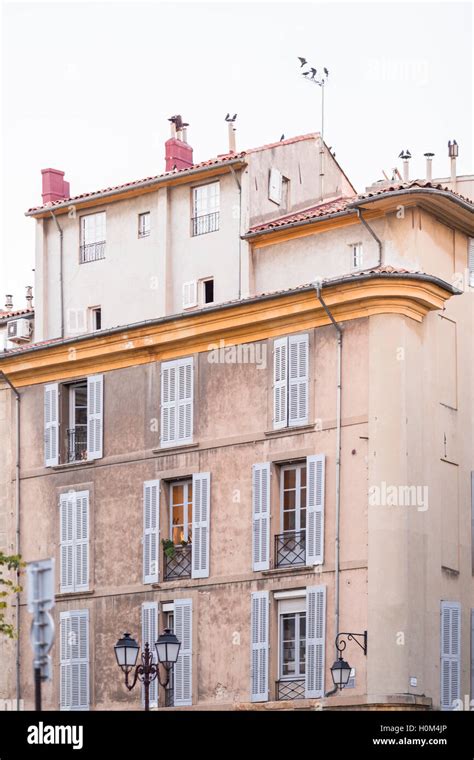 Provencale buildings and architecture, Aix-en-Provence, France Stock Photo - Alamy