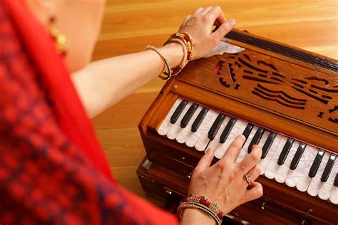 Chanting 101: Guide to Kirtan and the Power of Devotion - YOGA PRACTICE