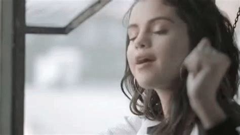 Selenagomez Singing GIF - Selenagomez Singing Personal - Discover ...