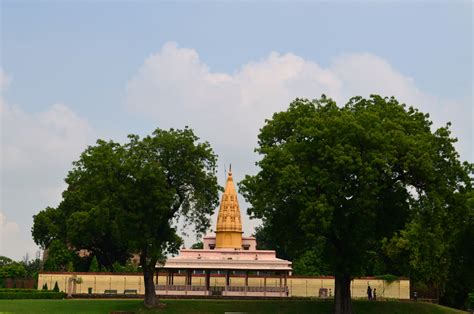 Sri Digambar Jain Temple, Simhapuri, Sarnath | Raveesh Kumar