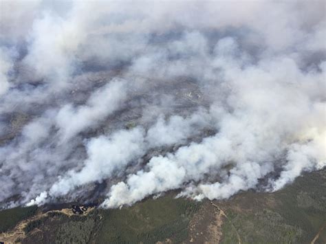 Fort McMurray wildfire in Alberta Canada forces evacuation of entire town - CBS News