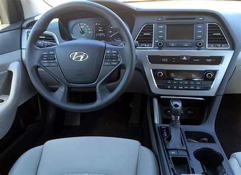 2016 Hyundai Sonata Hybrid Proves Slick and Efficient - Consumer Reports