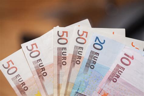 7 Money saving tips for getting the best euro exchange rate - Travel FX Blog