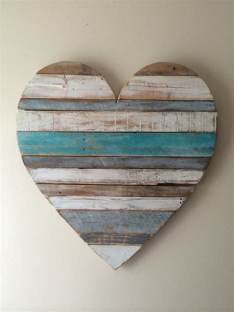 18 Incredible Handmade Reclaimed Wood Decor Ideas