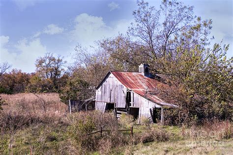 Abandoned Old Wood Barn Photograph by Sue Huffer - Fine Art America