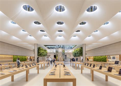 Apple Store Fifth Avenue / Foster + Partners | Building of the Year 2020