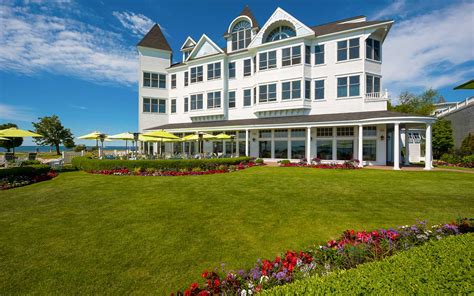 Mackinac Island Waterfront Hotels | Hotel Iroquois