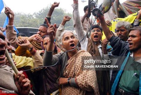 Narmada Bachao Andolan leader, Medha Patkar , along with members and ...