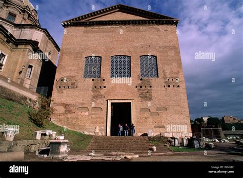 Roman senate hi-res stock photography and images - Alamy