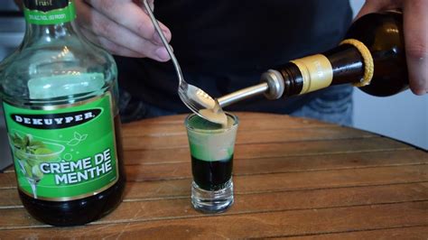 How To Make A Springbokkie Shot - YouTube