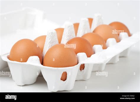 Brown large eggs in egg carton Stock Photo - Alamy