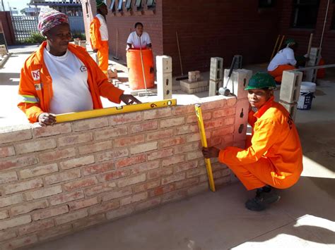 Bricklayer training programme empowers youth | Clay Brick Association ...