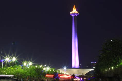 Night Shot of Monas, Jakarta by irVan05 on DeviantArt