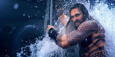 Jason Momoa Dives Into the Water for Aquaman Trailer Tease | CBR