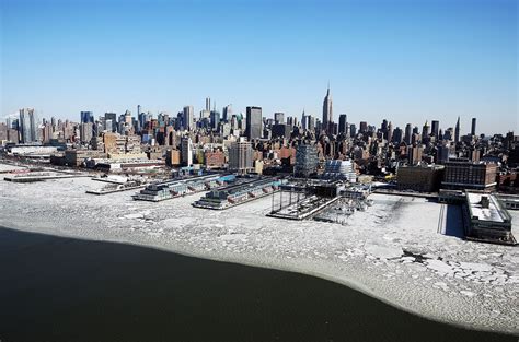 Hudson River is frozen as photos show New York in deep freeze - in pictures | New york pictures ...