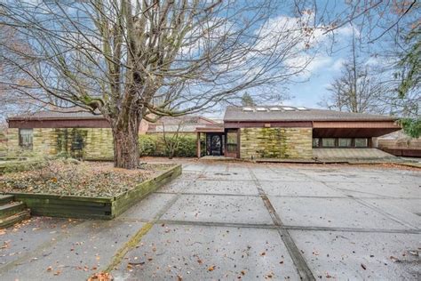 This Michigan Home For Sale Is a Pure Late ’70s Time Capsule (With images) | Michigan homes for ...