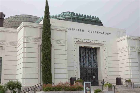 Griffith Observatory + La La Land Planetarium - Traveling Chic