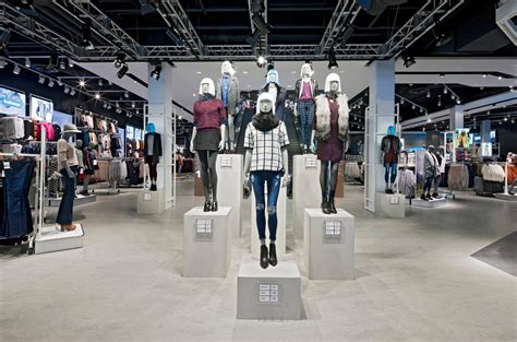 primark-lightweight-heavyweight-fashion-fanfare | Retail store interior ...