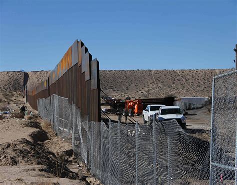 View of the border line between Mexico and the US in Ciudad Juarez ...