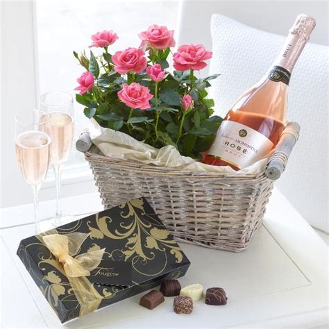 luxury-sparkling-rose-wine-gift-basket Flower Food, Flower Gift, Monopole, Share Pictures ...