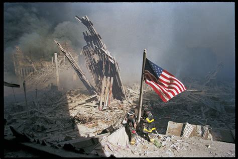 A Lesser-Known Photo of an Iconic 9/11 Moment Brings Shades of Gray to the Day's Memory ...