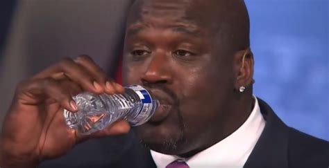 How big Shaq looks drinking a water bottle. : r/mildyinteresting