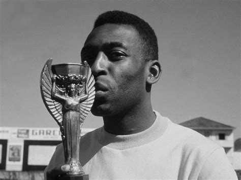 Pelé Biography ~ Biography Collection