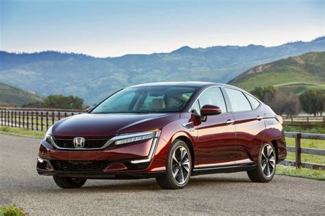 Honda Clarity Electric Photos, and Specs. 25.5 kWh (161 HP) and other ...