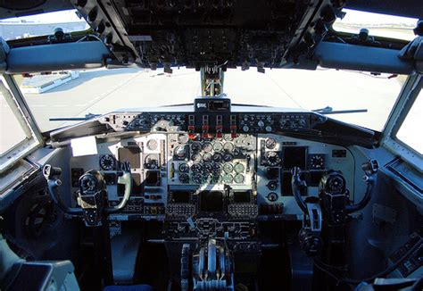 Jet Airlines: Boeing 717 cockpit